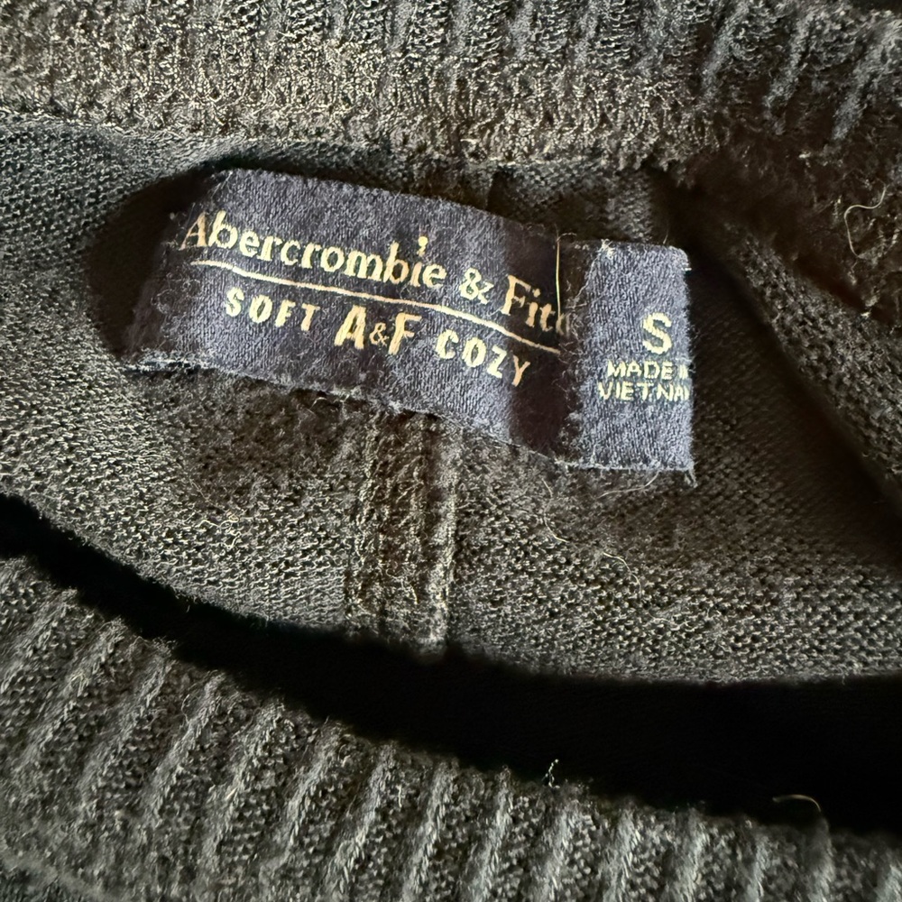 Abercrombie soft and cozy top, size small, great condition - Picture 2 of 2